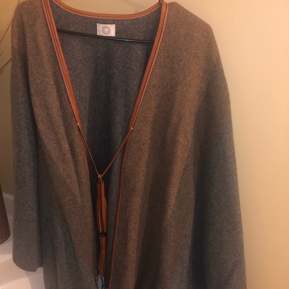 New AUTHENTIC HERMES limited edition Poncho - Picture 1 of 4